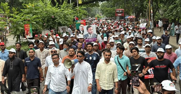 বিএনপির ৪৮তম প্রতিষ্ঠাবার্ষিকীতে ঢাবিতে ছাত্রদলের মিছিল